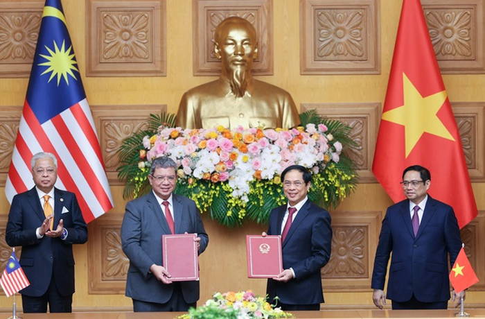 Việt Nam - Malaysia ký kết bản ghi nhớ tuyển dụng và hồi hương lao động