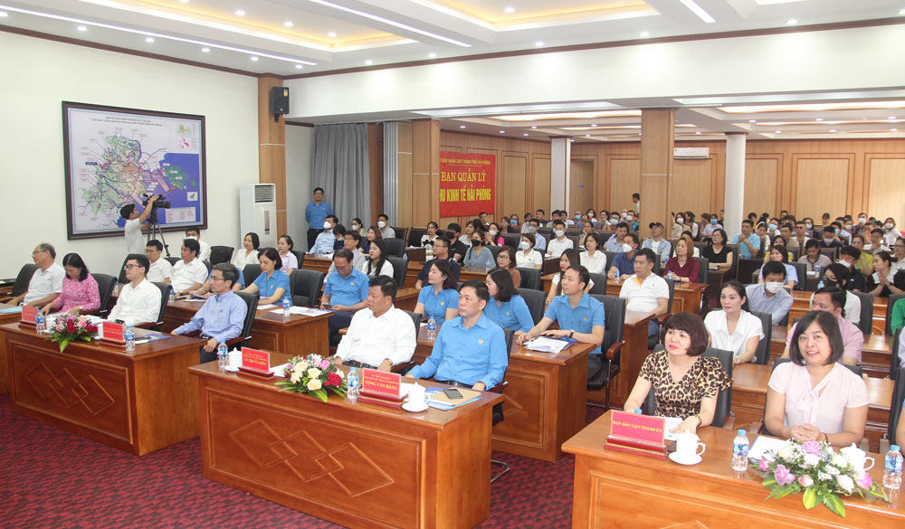Các đại biểu dự Hội nghị thành lập tổ chức Công đoàn cơ sở tại các doanh nghiệp trong khu công nghiệp, khu kinh tế trên địa bàn thành phố
